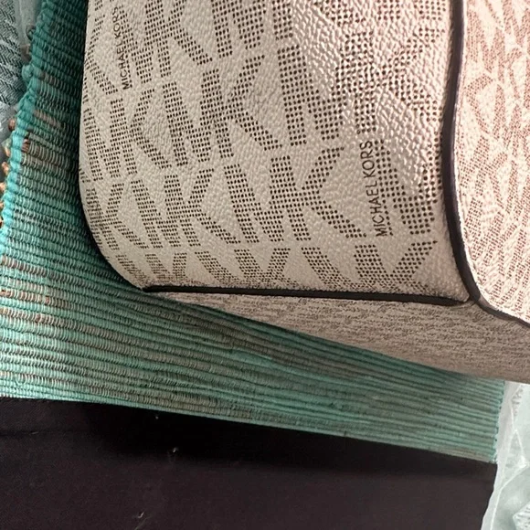 Michael Kors Jet Set Travel large chain shoulder tote bag - Picture 3 of 14